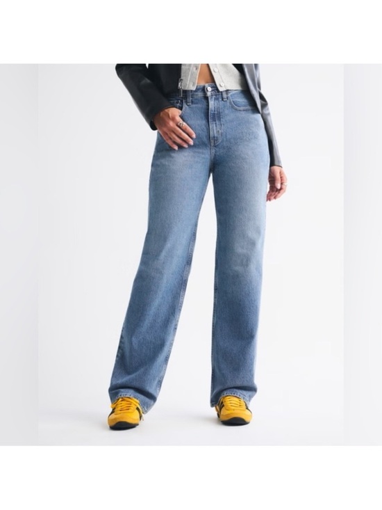 Abercrombie & Fitch Denim - Abercrombie & Fitch Curve Love High Rise 90s Relaxed Jean